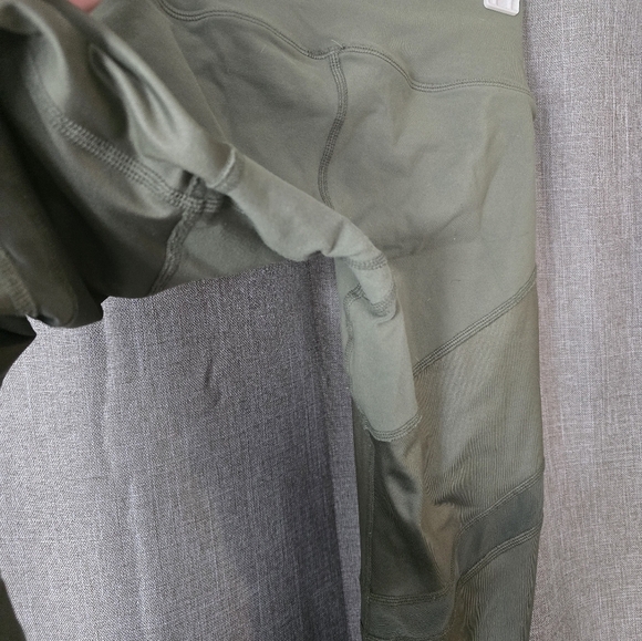 Alo Yoga High Waisted Partial Mesh Leggings Epic in Sage Green size XS - Picture 5 of 7